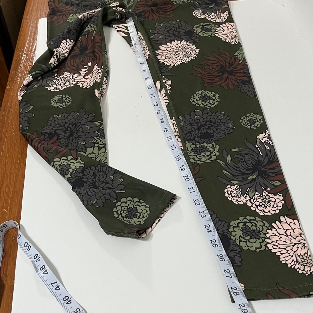 JoyLab Olive and Brown and White Floral Activewear Two Piece Set. Size XL. - Picture 5 of 8